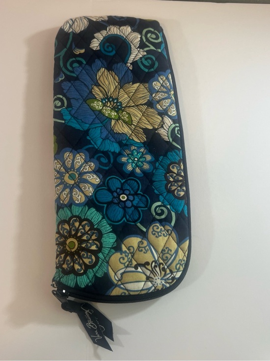 Vera Bradley Handbags - Vera Bradley Quilted Flat Iron Curling Iron Pouch in Navy, Teal & Cream